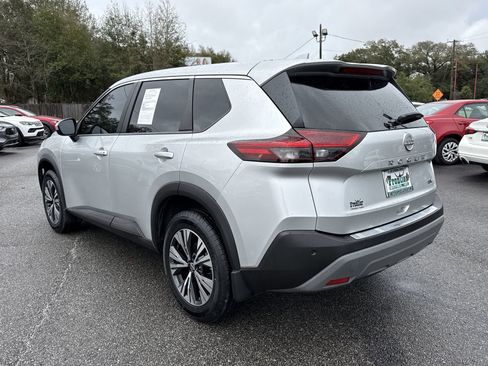 Used 2023 Nissan Rogue SV FWD image 3