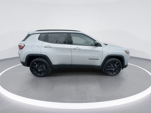 New 2026 Jeep Compass Latitude image 9