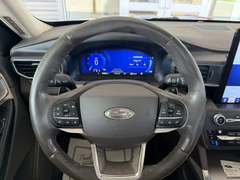 Used 2020 Ford Explorer Platinum w/ Premium Technology Package AWD/4WD image 16