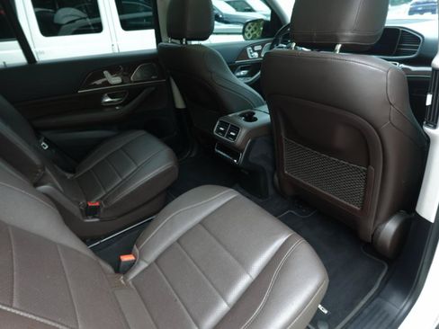 Used 2022 Mercedes-Benz GLS 450 4MATIC image 21