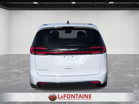 Certified 2024 Chrysler Pacifica Touring-L image 4