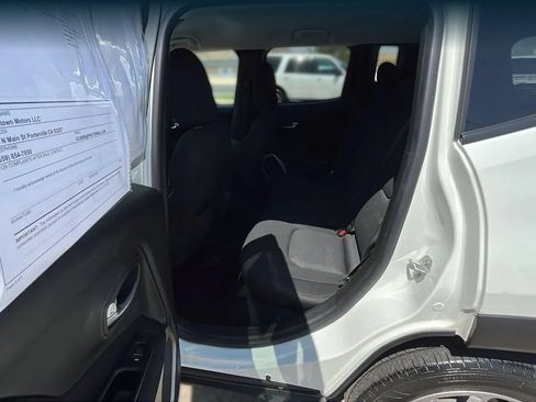 Used 2017 Jeep Renegade Latitude AWD/4WD image 14