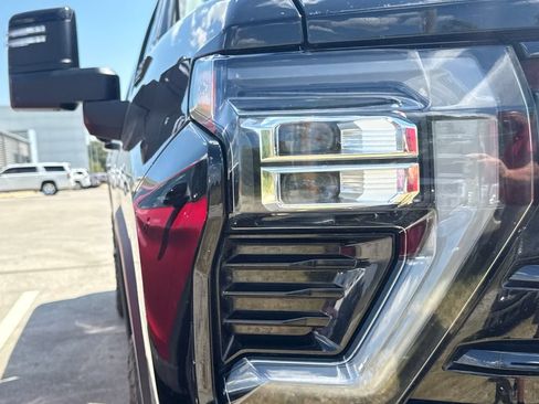 Used 2025 Chevrolet Silverado 2500 LTZ w/ LTZ Plus Package AWD/4WD image 4