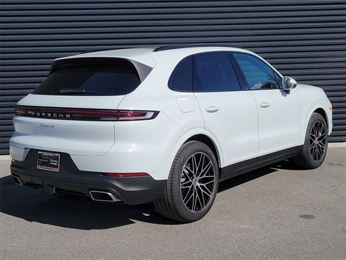 New 2026 Porsche Cayenne image 7