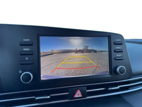 Used 2022 Hyundai Elantra SE image 12