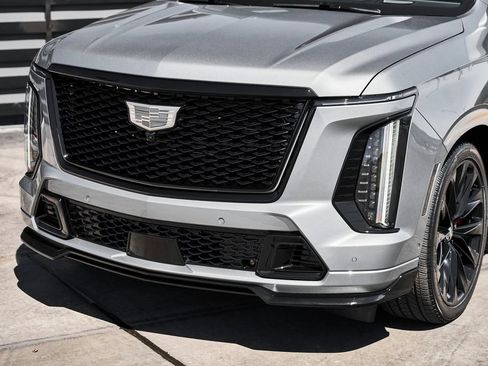 Used 2026 Cadillac Escalade V w/ LPO, ONYX Package AWD/4WD image 6