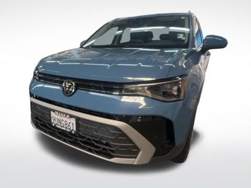 Certified 2025 Volkswagen Taos SE AWD/4WD image 3