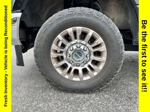 Used 2022 Ford F250 Lariat w/ Lariat Ultimate Package AWD/4WD image 26