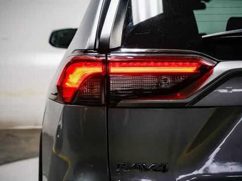 Certified 2019 Toyota RAV4 LE image 10