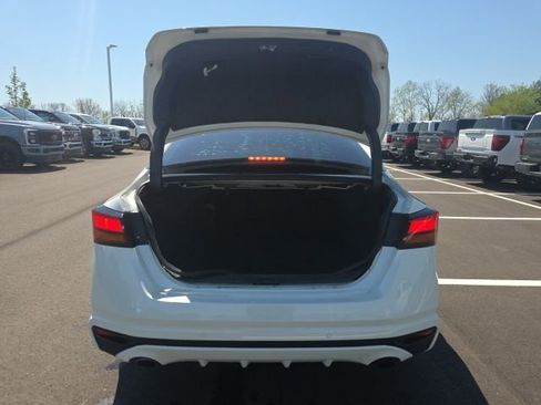 Used 2020 Nissan Altima 2.0 Platinum FWD image 11