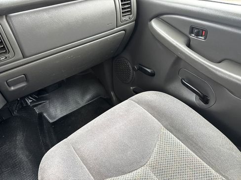 Used 2006 Chevrolet Silverado 3500 2WD Regular Cab image 13