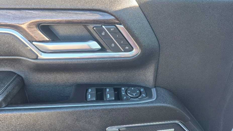 Used 2024 Chevrolet Silverado 2500 LTZ w/ LTZ Convenience Package AWD/4WD image 13