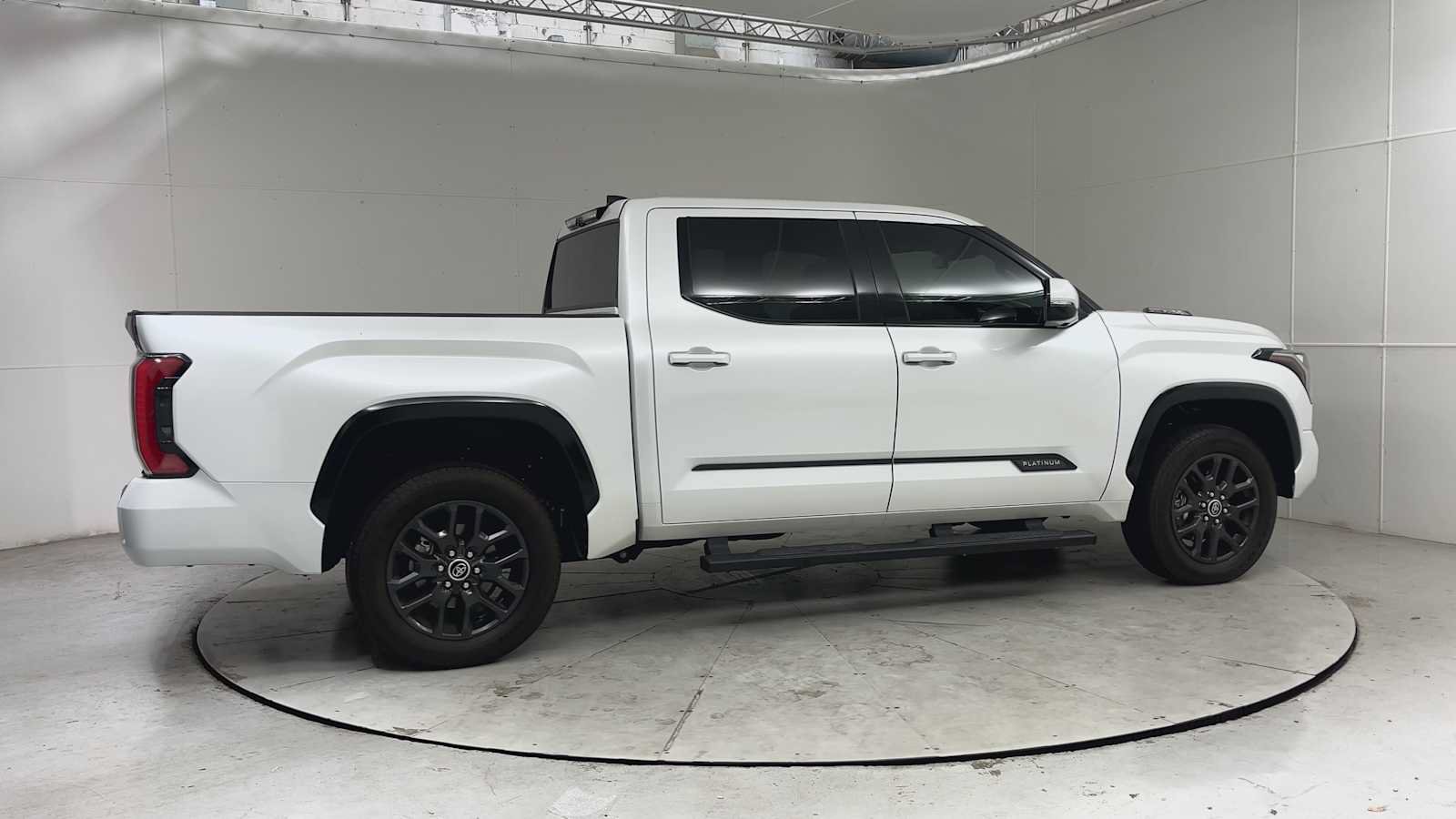 Used 2022 Toyota Tundra Platinum AWD/4WD image 9