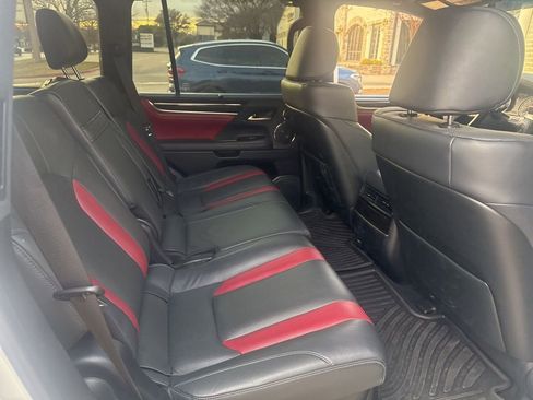 Used 2021 Lexus LX 570 4WD w/ 3rd Row & Luxury Pkg image 12