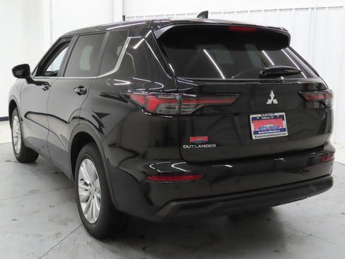 New 2026 Mitsubishi Outlander ES FWD image 6