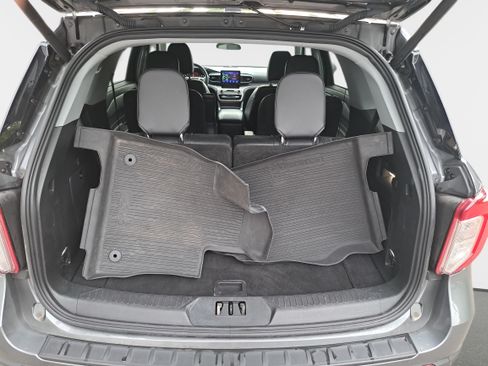 Used 2023 Ford Explorer XLT w/ Equipment Group 202A RWD image 13