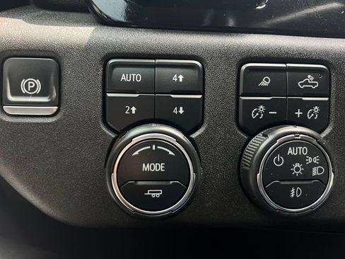 Used 2024 Chevrolet Silverado 2500 LTZ w/ LTZ Convenience Package AWD/4WD image 23