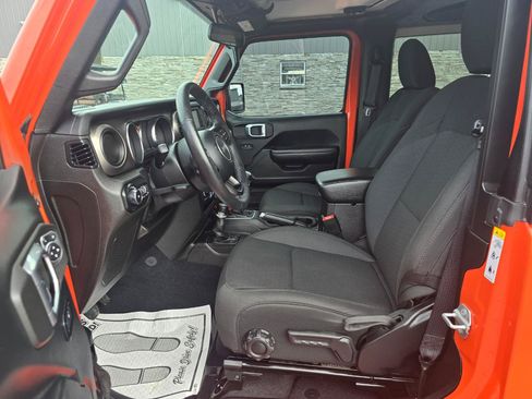 Used 2019 Jeep Wrangler Sport AWD/4WD image 12