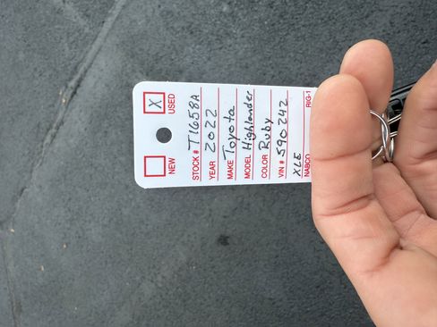 Used 2022 Toyota Highlander XLE image 11