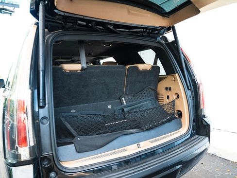 Used 2018 Cadillac Escalade Platinum RWD image 20