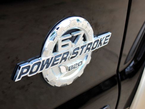 Used 2013 Ford F250 Lariat w/ Lariat Ultimate Pkg image 3