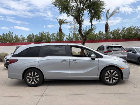 Used 2025 Honda Odyssey EX-L image 3