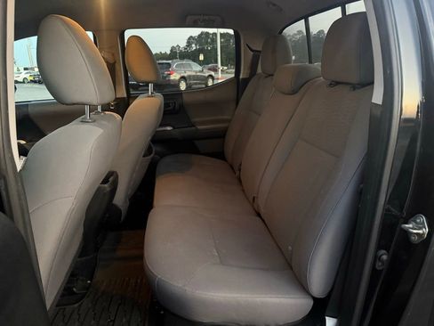 Used 2019 Toyota Tacoma SR5 RWD image 3