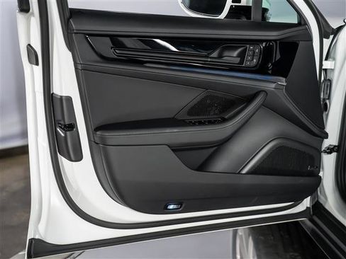 Certified 2025 Porsche Panamera image 23