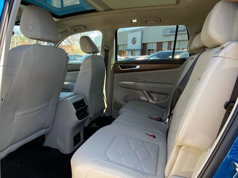 Certified 2025 Volkswagen Atlas SE w/ Panoramic Sunroof Package image 18