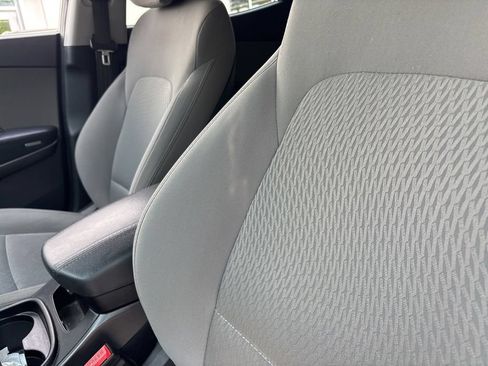 Used 2017 Hyundai Santa Fe Sport FWD image 6