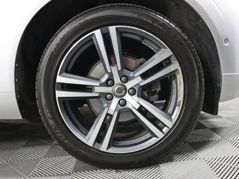 Used 2018 Volvo XC60 T5 Momentum w/ Vision Package image 6