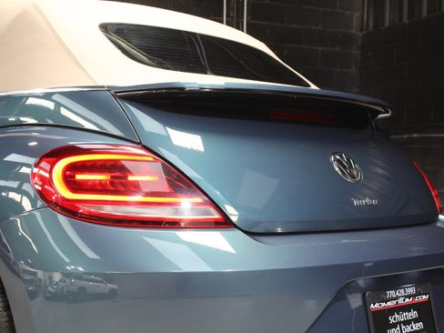 Used 2018 Volkswagen Beetle 2.0T S image 17