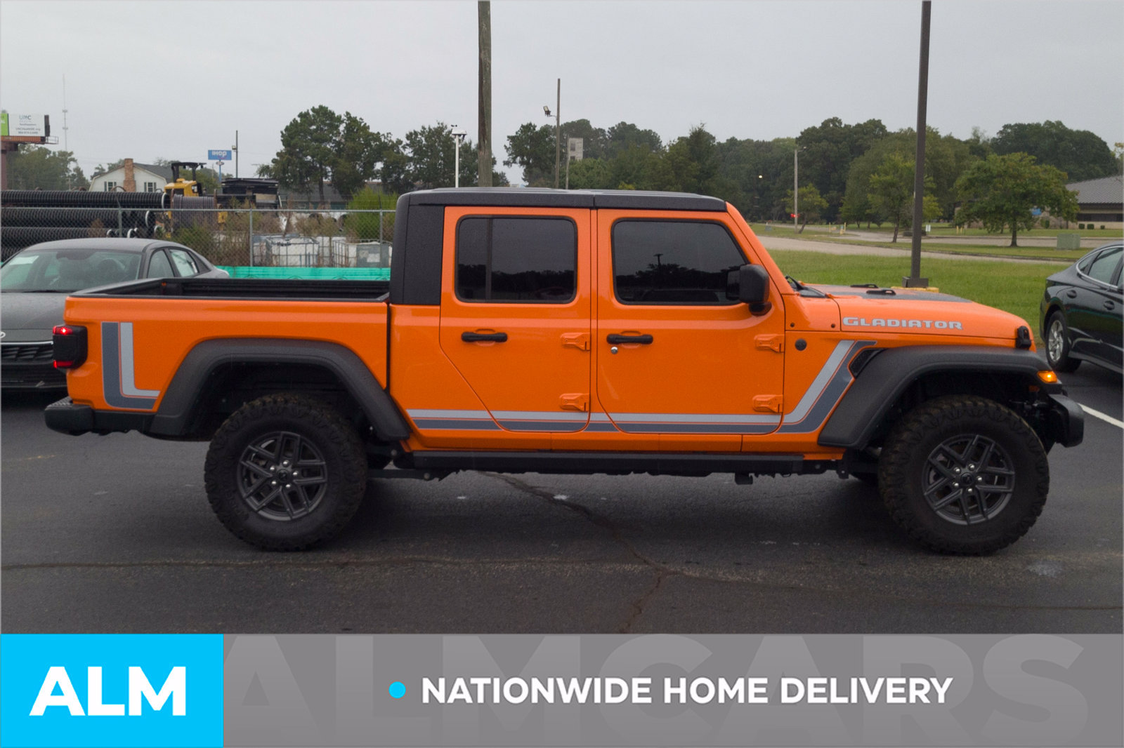 Used 2025 Jeep Gladiator Sport AWD/4WD image 4