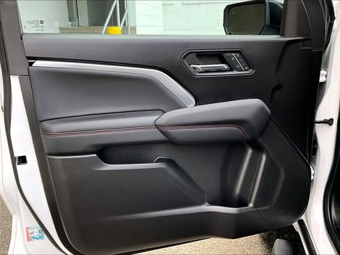 Used 2023 Chevrolet Colorado Z71 w/ Z71 Convenience Package 2 image 9