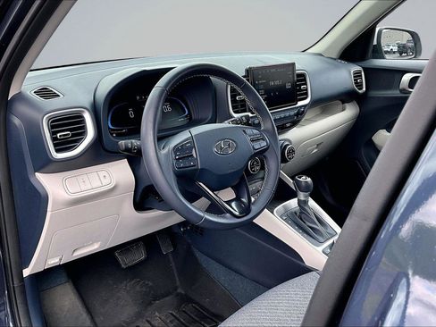 Used 2024 Hyundai Venue Limited FWD image 14