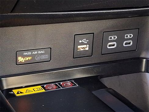 Used 2025 Toyota Camry SE image 24