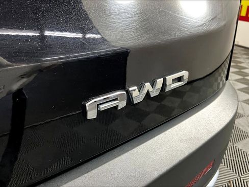 Used 2023 GMC Acadia SLT image 9