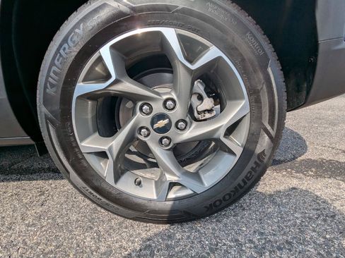 Used 2024 Chevrolet Trax LT w/ LT Convenience Package FWD image 12