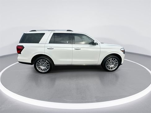 Used 2023 Ford Expedition Limited image 9
