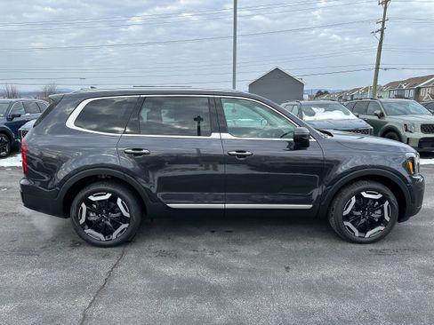 New 2025 Kia Telluride S image 4