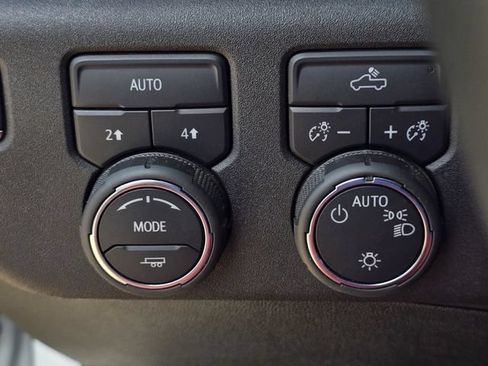Used 2025 Chevrolet Silverado 1500 LT AWD/4WD image 22