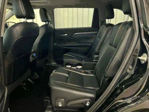 Used 2018 Toyota Highlander SE image 32