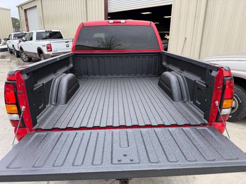 Used 2006 GMC Sierra 2500 SLT w/ Heavy-Duty Power Package image 17