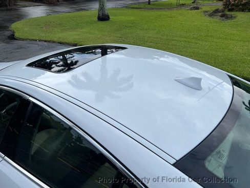 Used 2013 Jaguar XF image 28