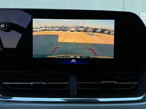 Used 2025 Chevrolet Trax LT image 30