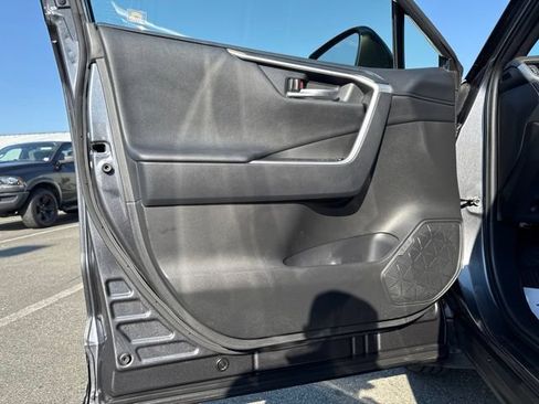 Used 2020 Toyota RAV4 XSE AWD/4WD image 25