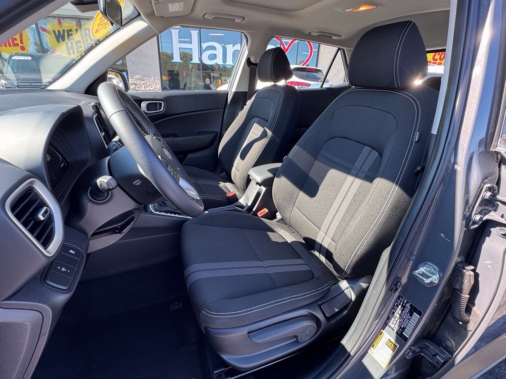 Used 2024 Hyundai Venue SEL FWD image 29