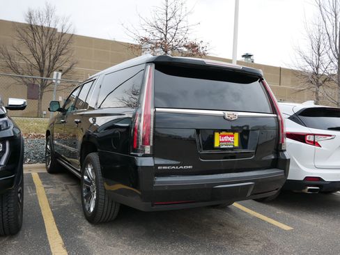 Used 2017 Cadillac Escalade ESV Platinum image 3