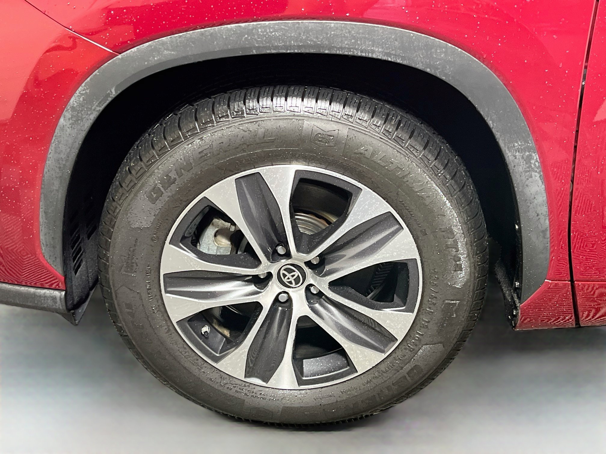 Used 2022 Toyota Highlander XLE FWD image 13