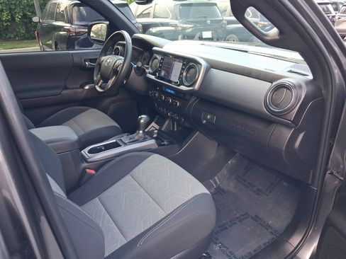 Used 2023 Toyota Tacoma TRD Off-Road w/ Technology Package AWD/4WD image 28
